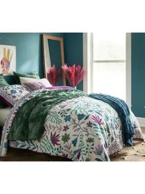 Amira Floral Quilt